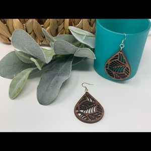 Leaf design wooden cutout earrings